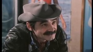 "Ты сильно смахиваешь на голубого"