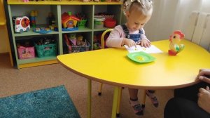 Сиреневая (младшая группа). Рисование "зёрнышки для петушка"