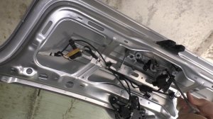 VW Polo 2001-2009 Как снять замок крышки багажника и активатор - removing the trunk lock