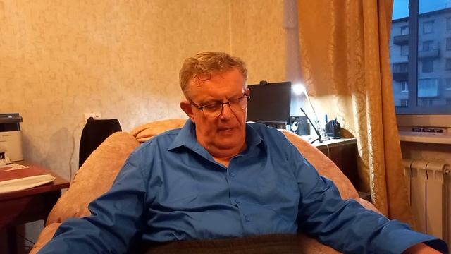 Пожилой мужчина критикует брачный договор