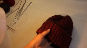 Вязание спицами. ШАПКА С КОСАМИ на зиму