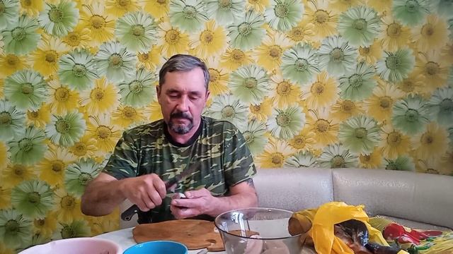 Чистим окуня быстро. смотреть онлайн