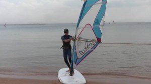 Урок 1 - Switch stance (обратная стойка). Light wind freestyle. Виндсерфинг на диване.