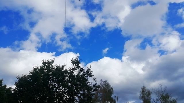 Пушистые серо-белые облака смотреть онлайн