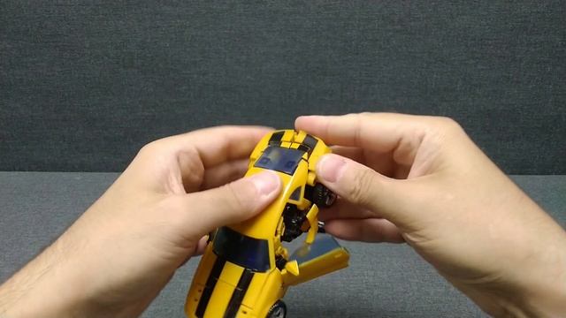 Обзор трансформера Bumblebee - Deluxe Class - Transformers 2007. Музей Р-ТФ.