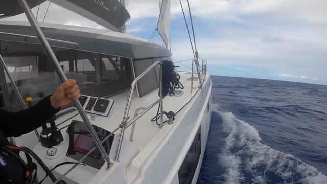 Atlantic ocean with wind 30 knots on sailing catamaran Nautitech 46. смотреть онлайн