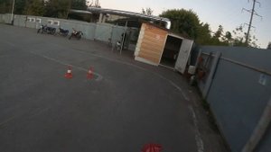 Скоростное маневрирование во время подготовки к экзамену на мотоцикле
