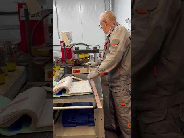 Медная шина высотой 42U вертикальная. Сечение 3х25 мм. смотреть онлайн