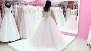 Образ невесты. Примерка свадебных платьев невесты с пышными формами. Say yes to the dress.