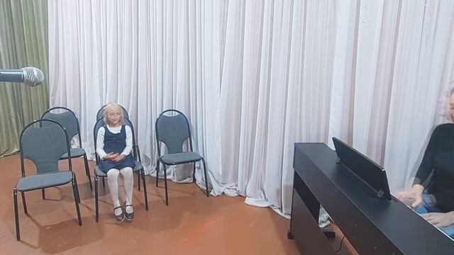 Фрагмент урока "Вокальные упражнения и работа над песней" смотреть онлайн