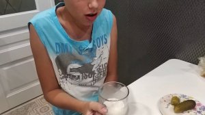 Кушаю МАЛОСОЛЬНЫЕ ОГУРЧИКИ С МОЛОКОМ. Что же со мной будет?!