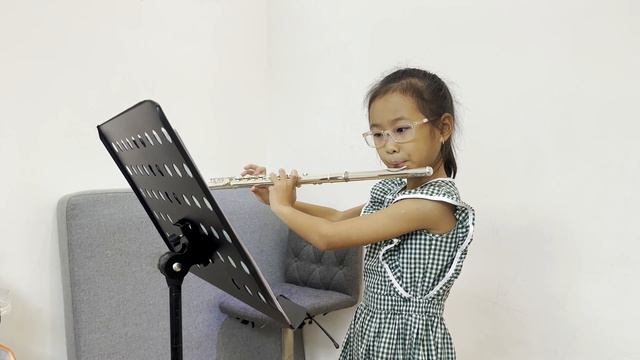 It's a small world by 8 years old young flutist - learning flute for 3 months смотреть онлайн