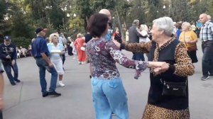 Я і Сара  - кльова пара!!!??Танцы в парке Горького!!!??Харьков 2021