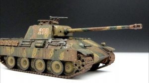 Panther G - Sd.Kfz.171 - Revell 1/72 - Plastic Scale Model Kit - Final Reveal - Scale Bench