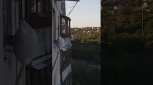 6 сентября 2020 г. Спуск строительного мусора с 9 этажа.