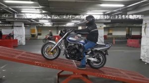 Эстакада на мотоцикле. Тренировка в мотошколе.