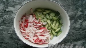 Салат с курицей и редиской