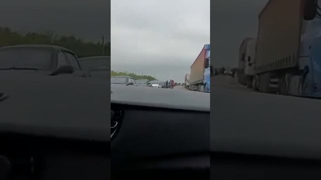 Очереди из машин на границе РФ с Финляндией и Казахстаном не уменьшились смотреть онлайн