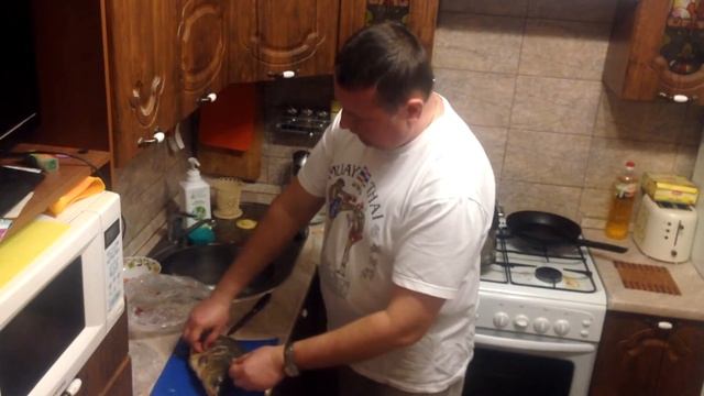 Киров. Жарю живого карпа. смотреть онлайн