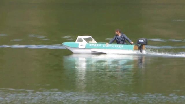 Стеклопластиковая лодка Романтика 2 и лодочный мотор 5 л.с.