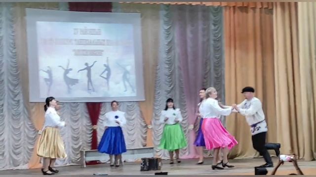 Танцевальный коллектив "КАЛИНКА", " В роще пел соловушка... "