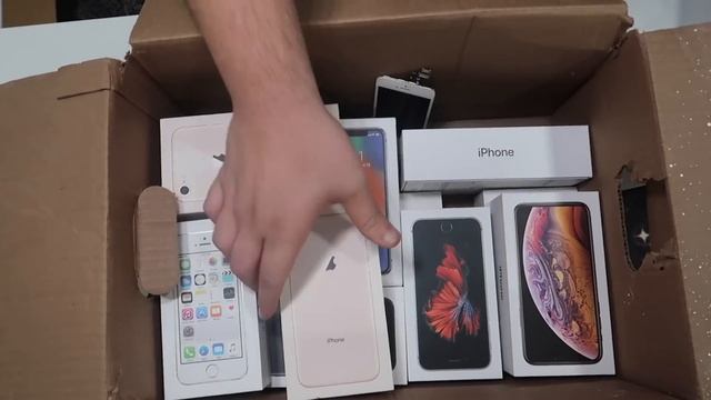 APPLE STORE DUMPSTER DIVING JACKPOT!! FOUND VINTAGE APPLE PRODUCTS!! WOW!!