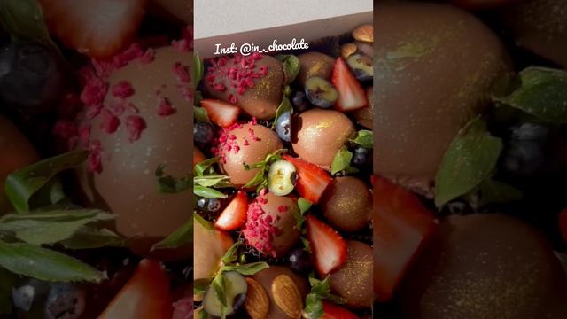 Отправь тому, кто должен тебе подарить клубнику в шоколаде ?❣️ #клубникавшоколаде #финикившоколаде смотреть онлайн