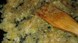 Пирожки с карамелизованным луком и яйцом