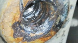 BMW 3 сломался болт в лонжероне крепление переднего подрамника высверливаем