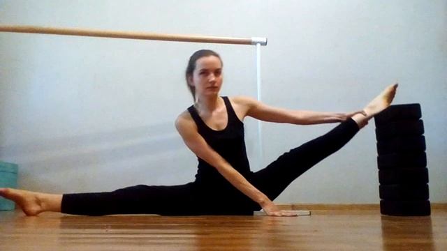 Поперечный, глубоко отрицательный поперечный шпагат