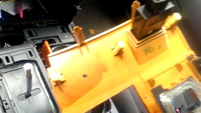 Замена лампочки подсветки рычага АКПП Тойота Камри V40 смотреть онлайн