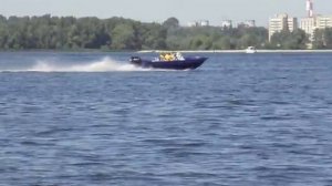 Лодка "Диана 3-01" с винтом Michigan Ballistic. Хорошо пошла:)