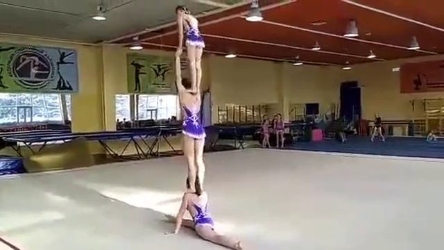 Соня, Алина и Настя. Спортивная акробатика. Новосибирск. смотреть онлайн