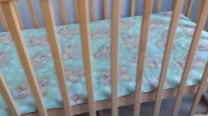 Детская кроватка с маятником