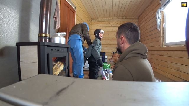 ШАШЛЫК ЗИМОЙ НА ДАЧЕ | Наш дом в СНТ замерз | Снега по колено | Растопили печь камин, ЧАЙ на огне |