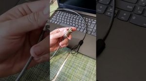 Как сменить код, на замке для ноутбука.