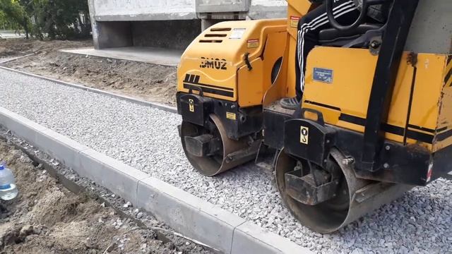 Уплотнение основания из щебня в тротуаре смотреть онлайн