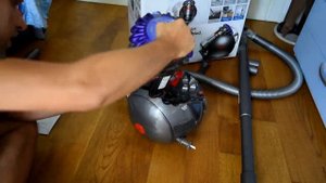 Dyson 228566 01 Big Ball Parquet 2 aspirapolvere a traino, E' il solito Dyson   che però mi ha conv