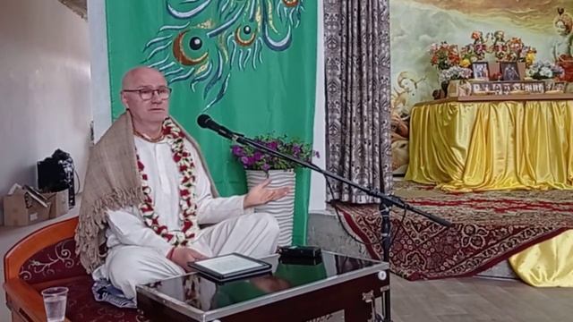 ШБ 2.4.3 О душах утвердившихся в бхакти. смотреть онлайн