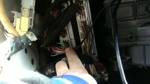 Отключение автоматической блокировки дверей при движении авто.
Toyota Harrier '97-'02, Lexus RX 300