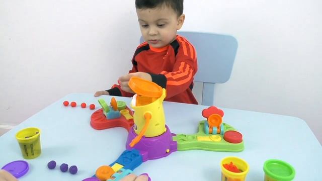 VLOG Распаковываем набор пластилина Плейдо Play Doh Launch Challenge смотреть онлайн