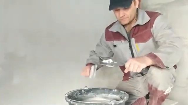Как шпаклевать потолок новичку своими руками снято на видео