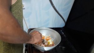 Очень вкусная и рассыпчатая гречка с тушенкой в казане, быстрый и простой рецепт без заморочек