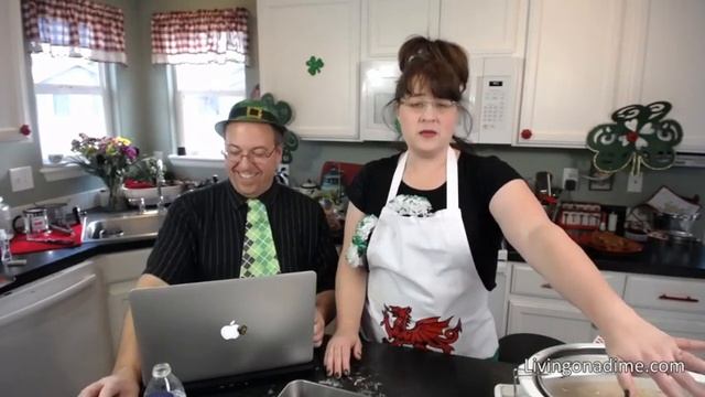 Corned Beef and Cabbage Slow Cooker - 2 Minute Prep!!! смотреть онлайн