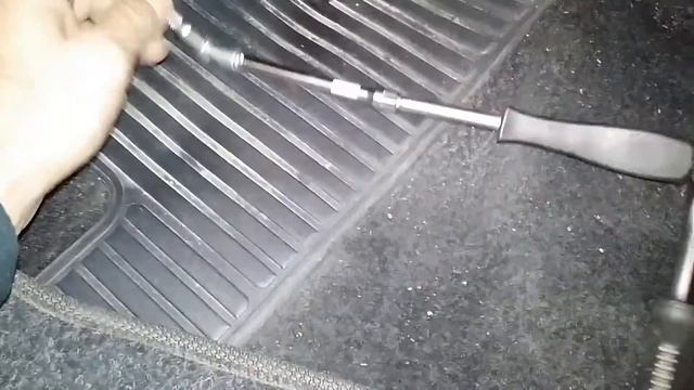 Замена фильтра салона Форд Фокус 2. 3 часть смотреть онлайн