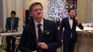 Жених классно поет на свадьбе для невесты