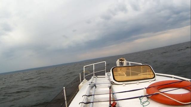 Качает Куйбышевское водохранилище выше Ульяновска