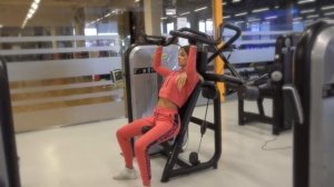 Жим в тренажере сидя вверх