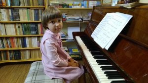 Марианна Лемешкина. 5 лет. Работа над педальной прелюдией С.Майкапара (открытый урок)