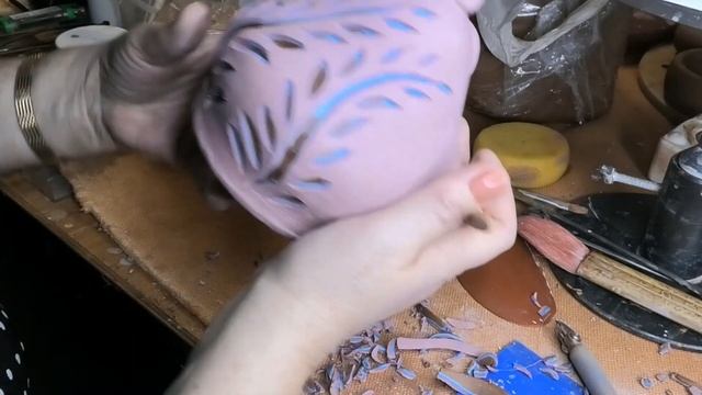Декорирование керамики -  многоцветное сграффито.